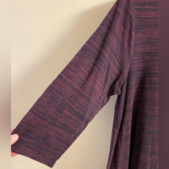 Torrid sweater tunic length burgundy 3/4‎ sleeves 1X - Picture 2 of 5